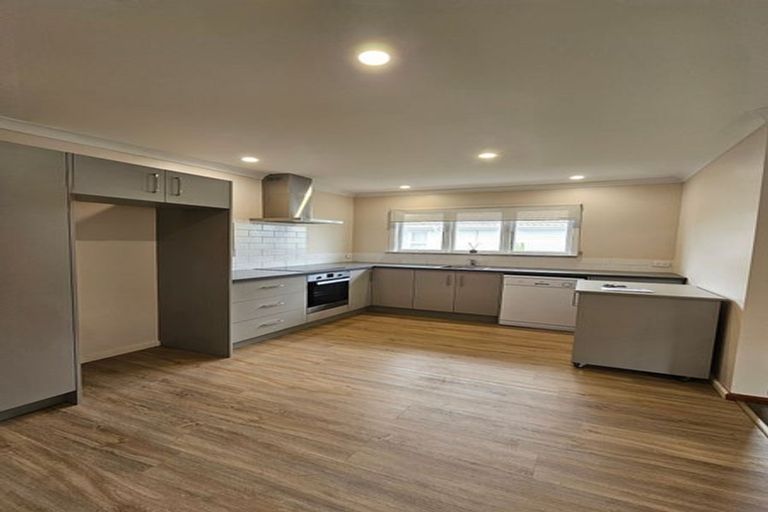 Photo of property in 11 Grimseys Road, Redwood, Christchurch, 8051