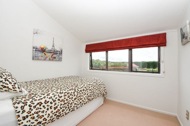 Photo of property in 8 Daffodil Grove, Carterton, 5713