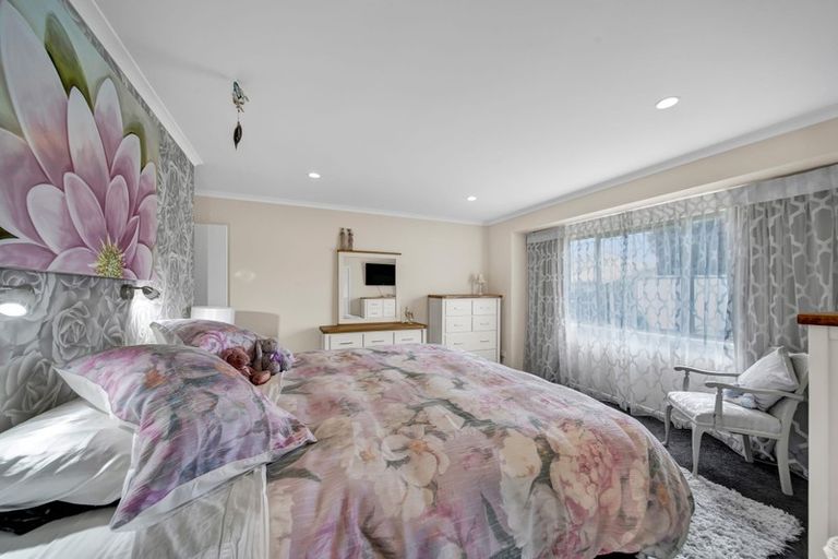 Photo of property in 24 Park Lane, Waitara, 4320