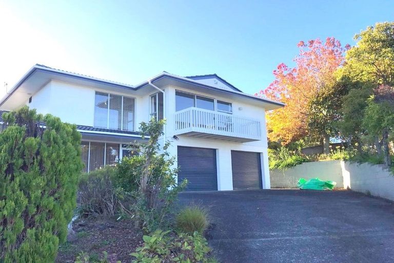 Photo of property in 1 Calman Place, Chatswood, Auckland, 0626
