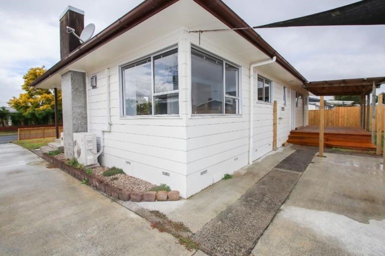 Photo of property in 14 Oakfield Crescent, Pukete, Hamilton, 3200