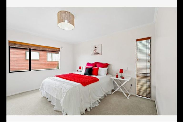 Photo of property in 2/5 Anne Road, Hillcrest, Auckland, 0627