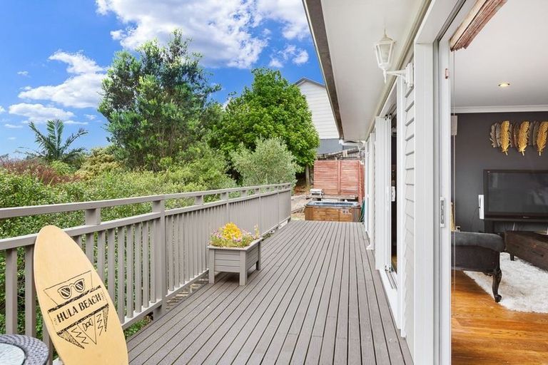 Photo of property in 16 Fern Court, Orewa, 0931