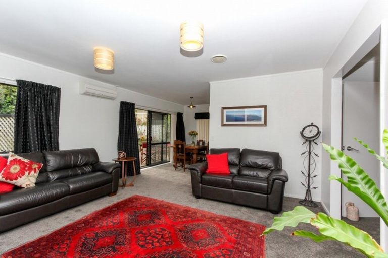 Photo of property in 4 Sandel Rise, Merrilands, New Plymouth, 4312