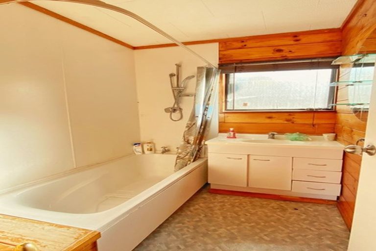 Photo of property in 15 Moxham Grove, Massey, Auckland, 0614