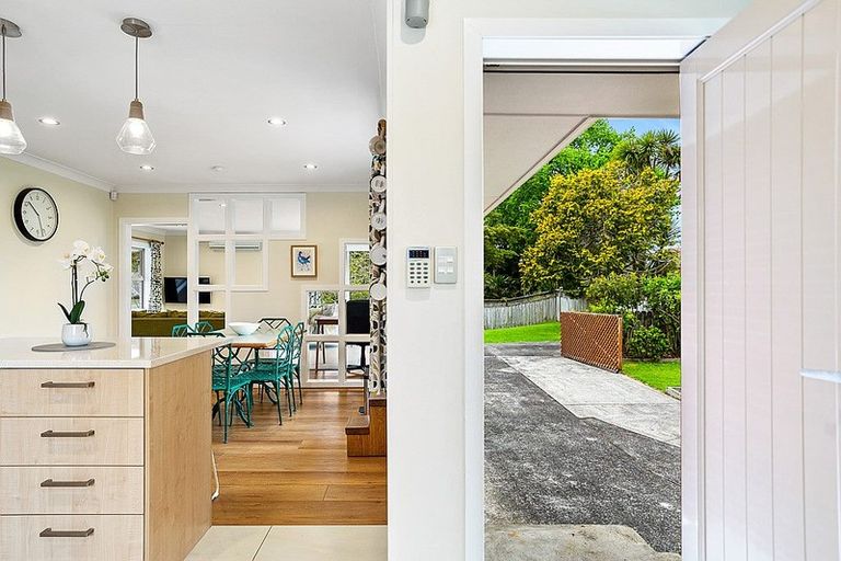 Photo of property in 23 Lucinda Place, Glen Eden, Auckland, 0602