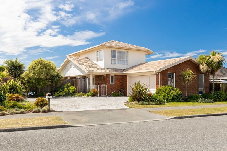 Photo of property in 6 Orlando Crescent, Waimairi Beach, Christchurch, 8083