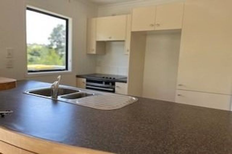 Photo of property in 7a Erica Road, Sunnynook, Auckland, 0620