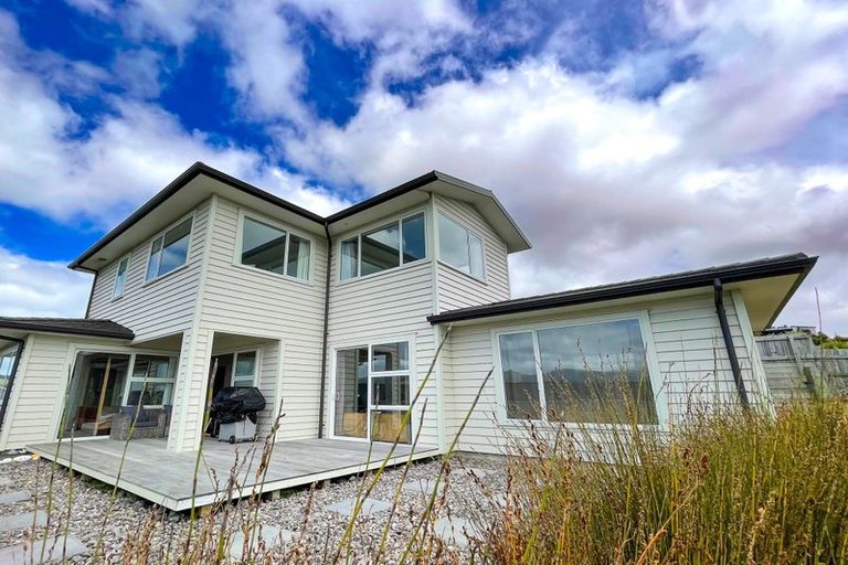 Photo of property in 129 Endeavour Drive, Whitby, Porirua, 5024