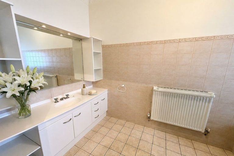 Photo of property in 14 Wynyard Street, Devonport, Auckland, 0624