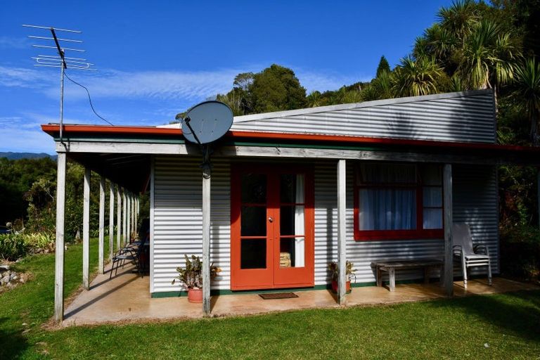 Photo of property in 6 Arapito Road, Karamea, 7893