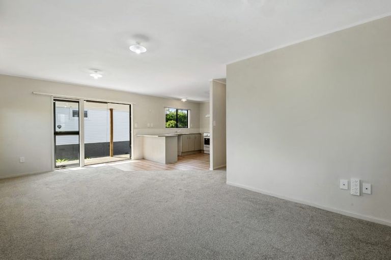 Photo of property in 199 Chivalry Road, Glenfield, Auckland, 0629
