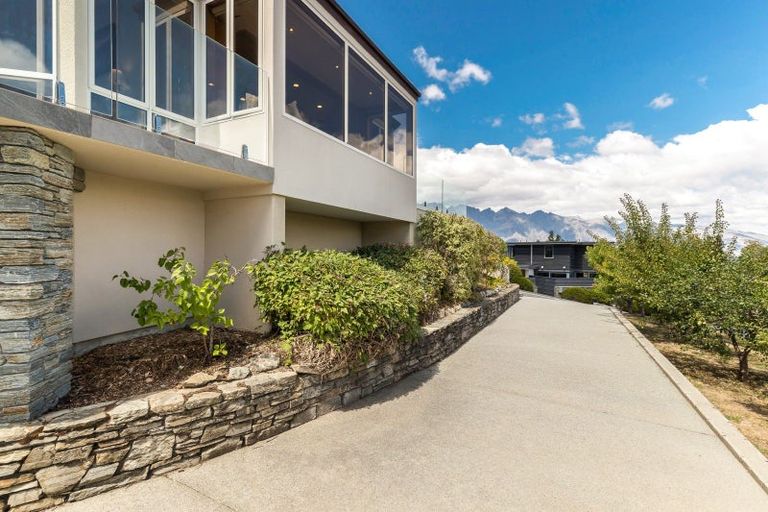 Photo of property in 5 Windsor Place, Queenstown, 9300