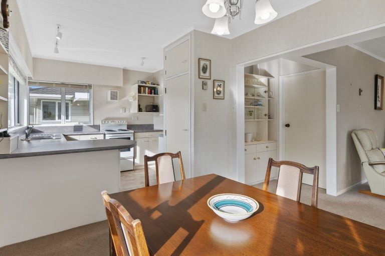 Photo of property in 6 Wakefield Grove, Waikanae, 5036