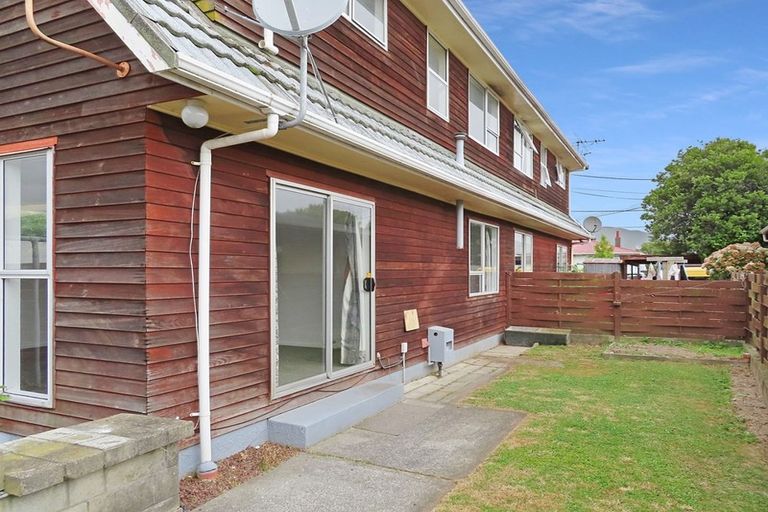 Photo of property in 2/15 Douglas Street, Waiwhetu, Lower Hutt, 5010