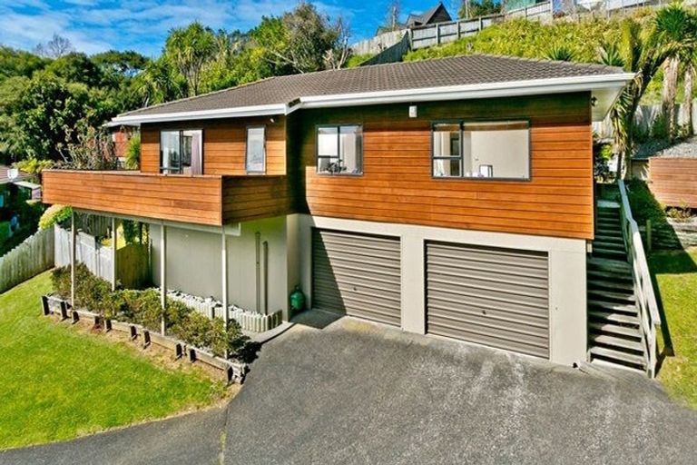 Photo of property in 2/55 Greenvalley Rise, Glenfield, Auckland, 0629