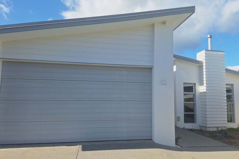 Photo of property in 16 Coral Drive, Papamoa Beach, Papamoa, 3118