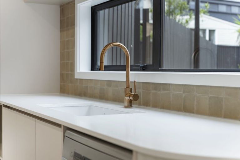 Photo of property in 26 Dawnhaven Drive, Te Atatu Peninsula, Auckland, 0610