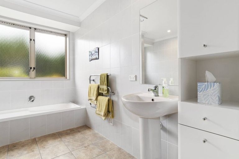 Photo of property in 17 Olive Close, Omokoroa, 3114