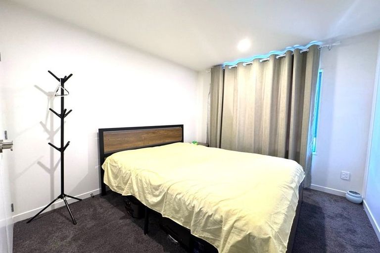 Photo of property in 12d Shamrock Lane, Te Atatu Peninsula, Auckland, 0610