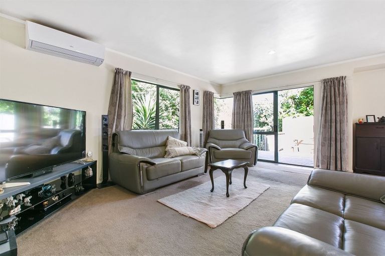 Photo of property in 3/14 Sungrove Rise, Sunnyvale, Auckland, 0612