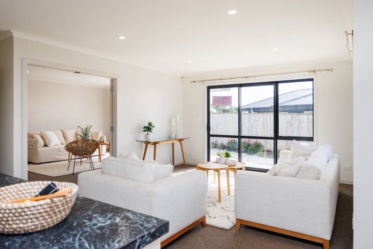 Photo of property in 12 Gibraltar Way, Fitzherbert, Palmerston North, 4410