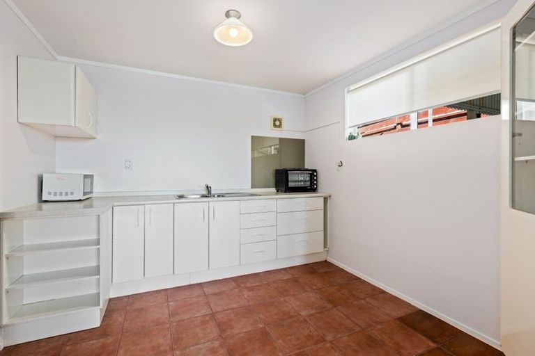 Photo of property in 1/4 Acacia Road, Torbay, Auckland, 0632