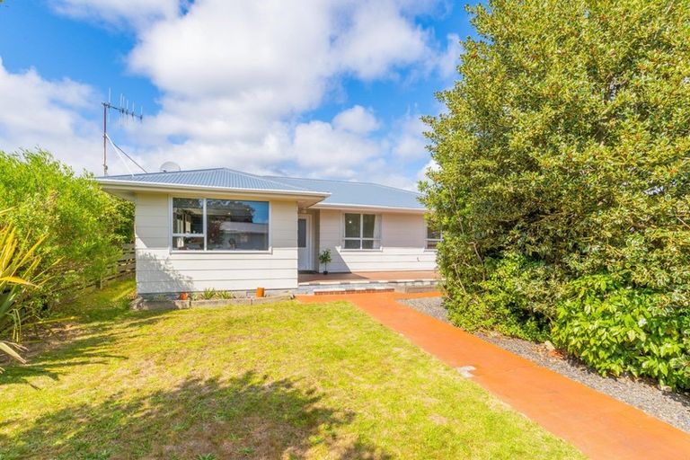 Photo of property in 5 Sharda Grove, Paraparaumu Beach, Paraparaumu, 5032