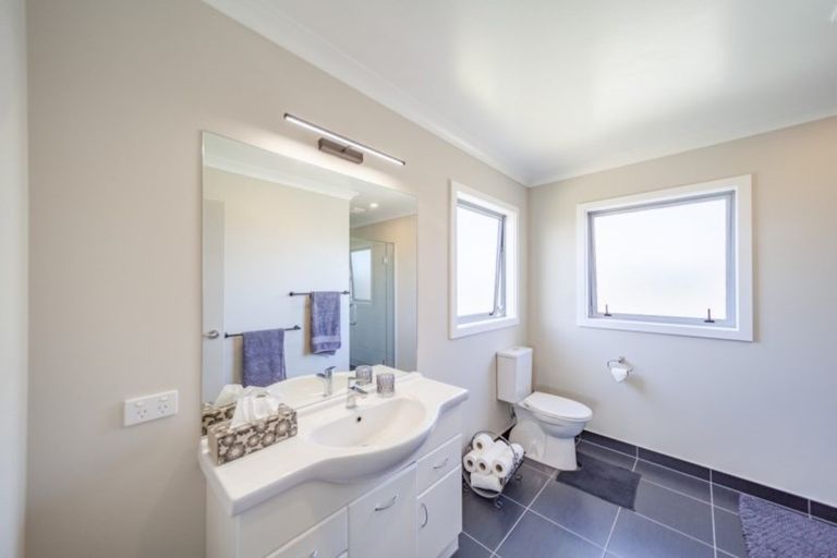 Photo of property in 15 Aspiring Drive, Poraiti, Napier, 4112