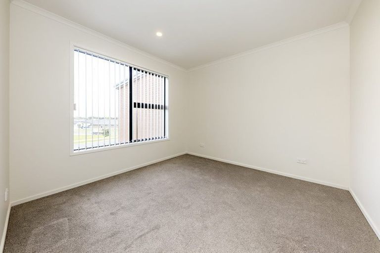 Photo of property in 12 Fermi Lane, Papakura, 2110