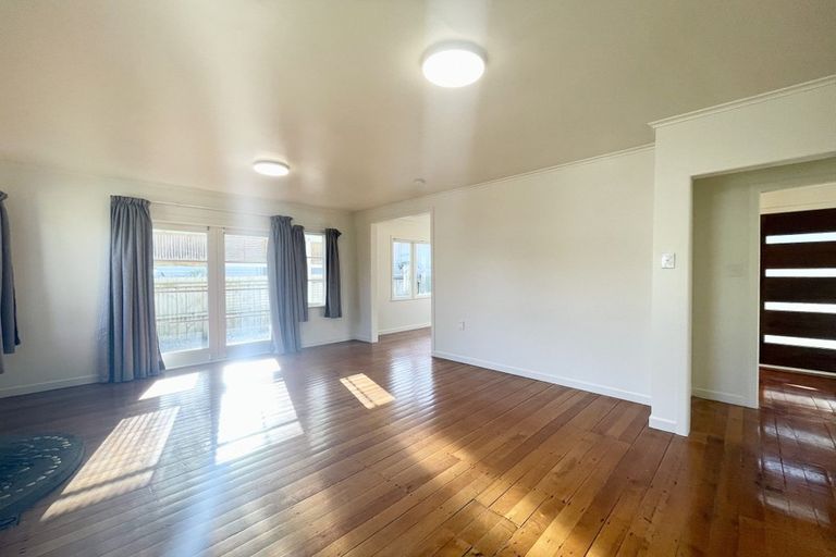 Photo of property in 11 Surrey Street, Manurewa, Auckland, 2102