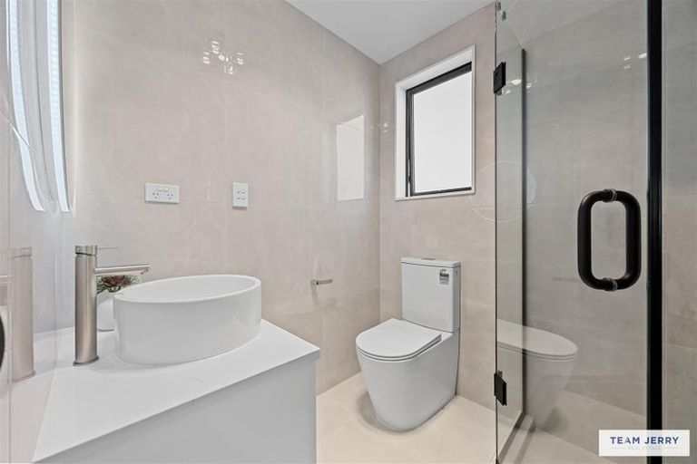 Photo of property in 63 Whare Kauri Road, Papakura, 2110