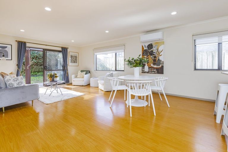 Photo of property in 10d Evans Road, Weymouth, Auckland, 2103