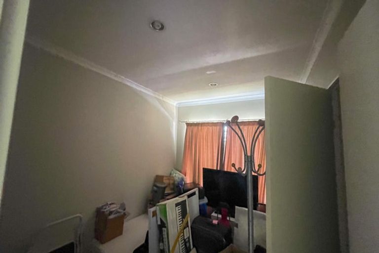 Photo of property in 6a Aldern Road, Massey, Auckland, 0614