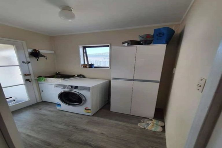 Photo of property in 2/42 Prince Regent Drive, Half Moon Bay, Auckland, 2012