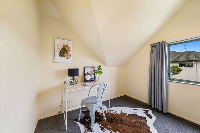 Photo of property in 20 Lanyon Place, Whitby, Porirua, 5024