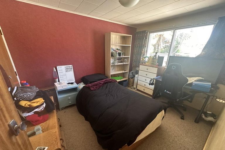 Photo of property in 1/1a Sequoia Place, Maoribank, Upper Hutt, 5018