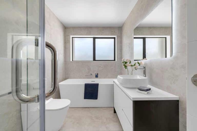 Photo of property in 60 Elevation Street, Flat Bush, Auckland, 2019