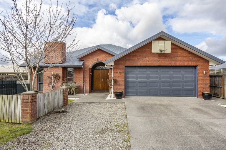 Photo of property in 18 Sycamore Close, Rangiora, 7400