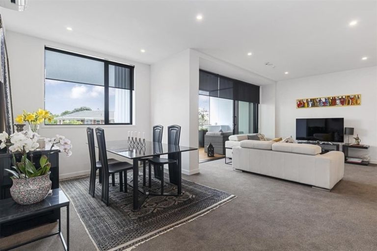 Photo of property in 107/8a Lake Pupuke Drive, Takapuna, Auckland, 0622