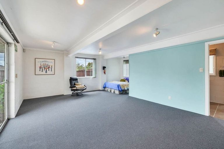 Photo of property in 141 Flanshaw Road, Te Atatu South, Auckland, 0610