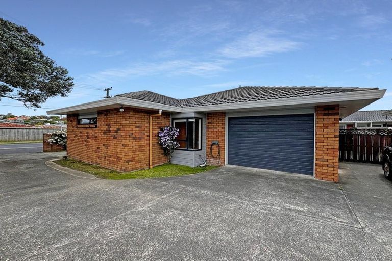 Photo of property in 1/12 Shakespeare Road, Milford, Auckland, 0620