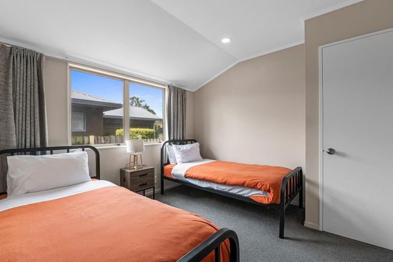 Photo of property in 19 Barraud Place, Pukehangi, Rotorua, 3015