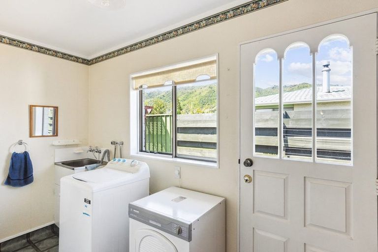 Photo of property in 50b Rewarewa Crescent, Waikanae, 5036