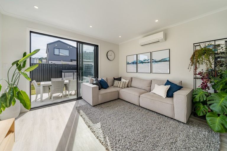 Photo of property in 5 Gloaming Lane, Wallaceville, Upper Hutt, 5018