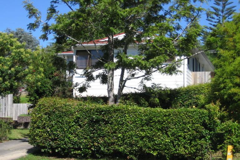 Photo of property in 12 Neilon Place, Northcross, Auckland, 0632