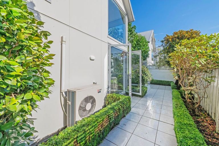 Photo of property in 4/1010 Colombo Street, St Albans, Christchurch, 8014