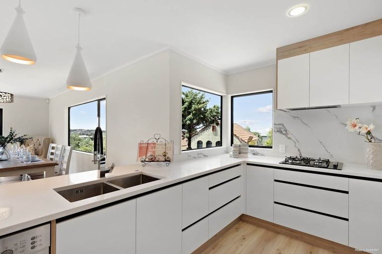 Photo of property in 7 Spencer Road, Oteha, Auckland, 0632