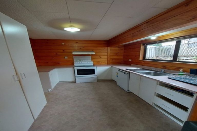 Photo of property in 4/68 West Coast Road, Glen Eden, Auckland, 0602