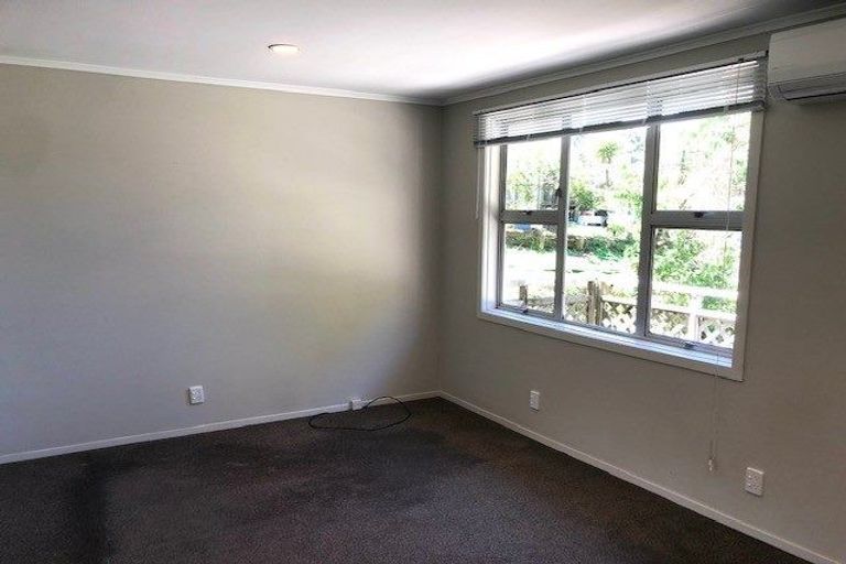 Photo of property in 2/1 Bronwyn Place, Torbay, Auckland, 0630